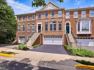 9988 Cyrandall Dr, Oakton, VA 22124