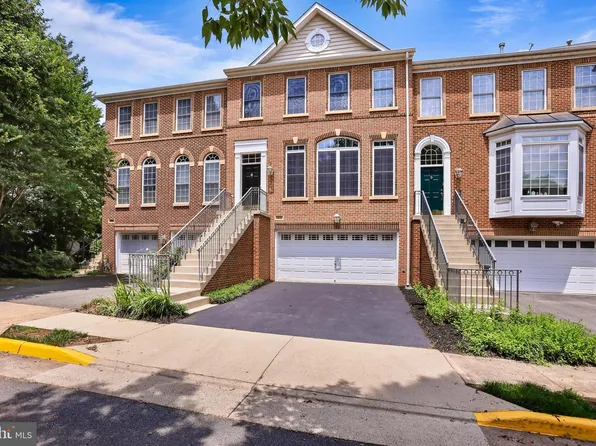 9988 Cyrandall Dr, Oakton, VA 22124