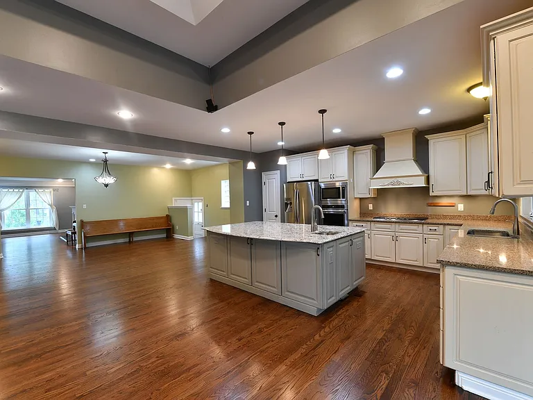 106 Manlyn Dr — Photo 15