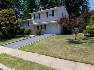 11 Kline Blvd, Colonia, NJ 07067