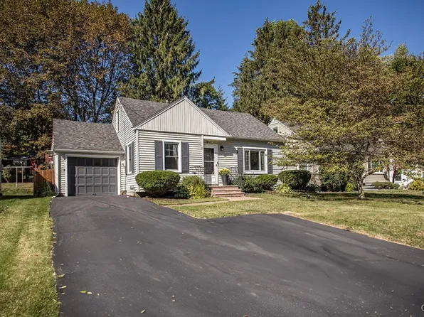 211 Hunt Dr, Fayetteville, NY 13066