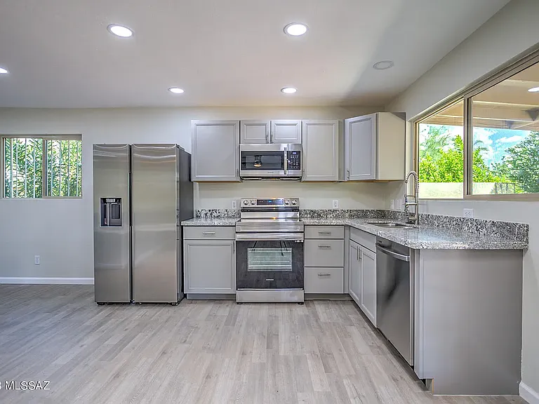 2891 W Saint Tropaz Ave — Photo 8