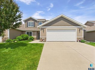 206 E 82nd Pl, Sioux Falls, SD 57108