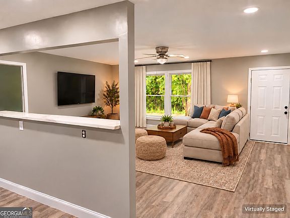 4th image of 1030 Wesley Ln