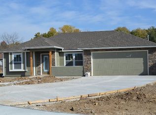 212 Kaw Ct, Lawrence, KS 66044