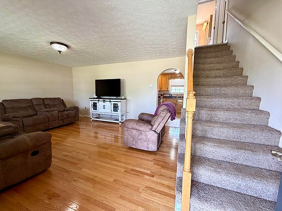 3rd image of 408 Sage Grass Dr