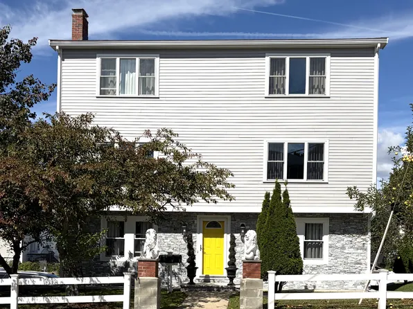 52 Montvale Ave #A, Woburn, MA 01801