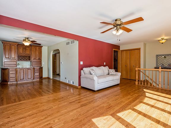 3rd image of 4810 N Clifton Ave