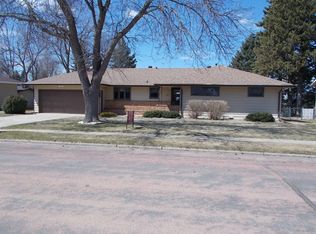 1307 Crestview Dr, Watertown, SD 57201