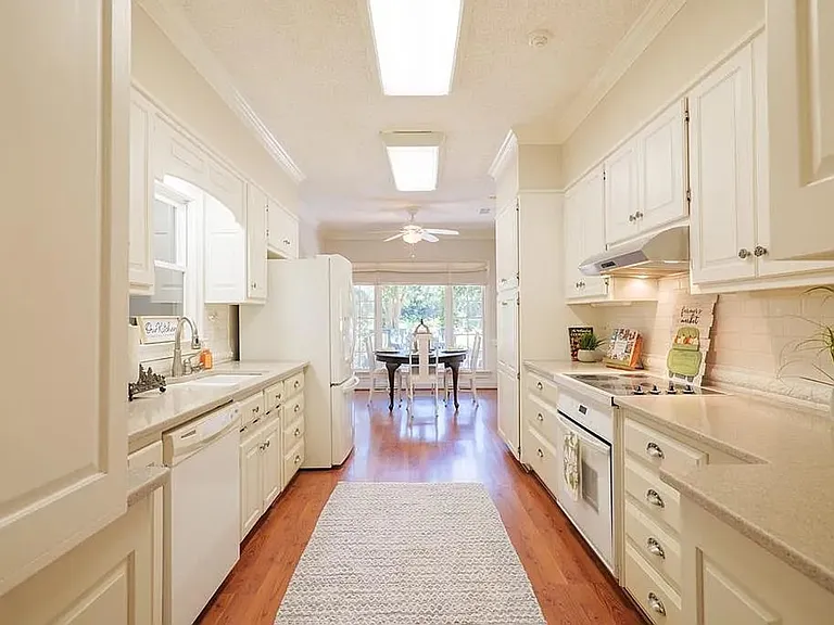 1009 Williamsburg Dr — Photo 11