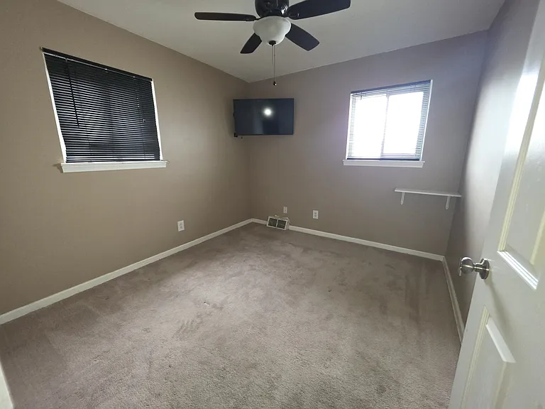 5845 Plainfield St — Photo 19