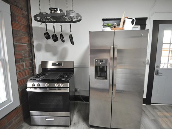 5th image of 1331 W 65th St #103