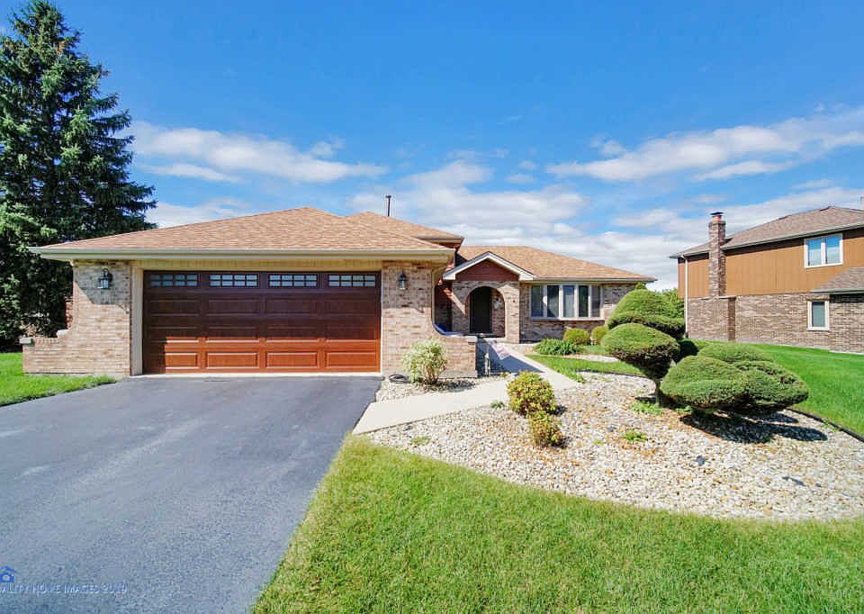 1st image of 15540 Helen Ln