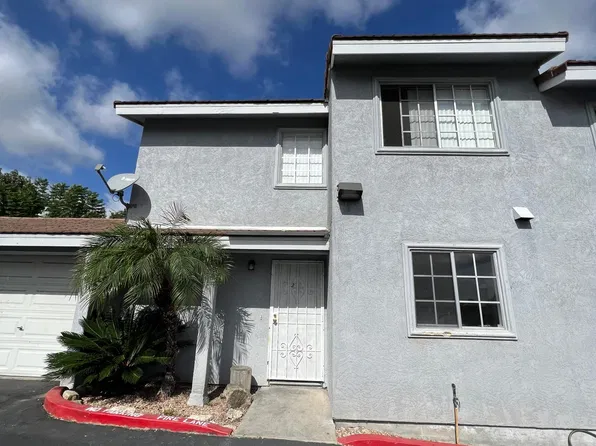 208 Plymouth Dr, Vista, CA 92083