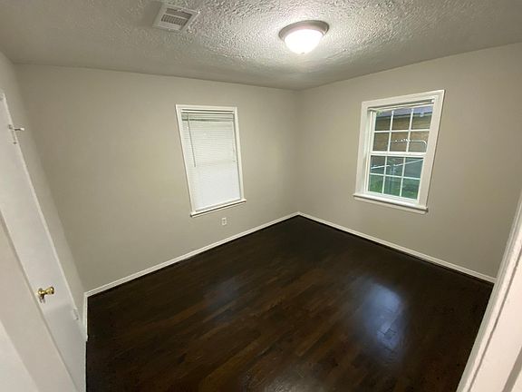 5th image of 212 N Shady Oaks St