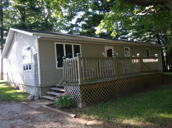 N10791 School Rd, Clintonville, WI 54929