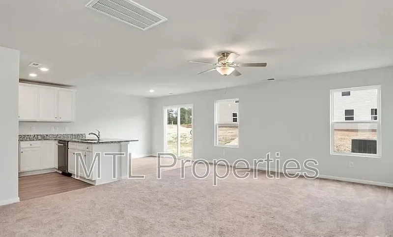 3 bed, 3.0 bath, 1679 sqft, $2,200 — Photo 2