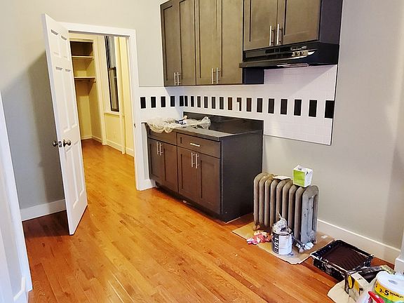 4th image of 26-34 18th St #2R