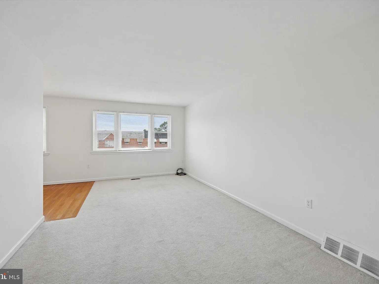 2 bed, 1.0 bath, 1844 sqft, $1,600 — Photo 2