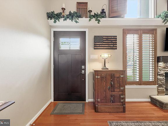3rd image of 6714 Meadowlawn Cir
