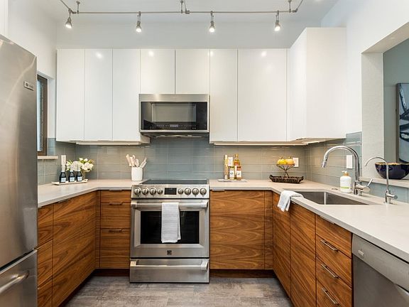 5th image of 4671 Albany Cir APT 139
