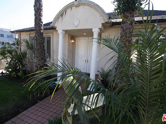 3rd image of 1239 S Castello Ave