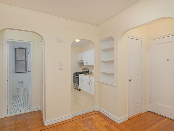 3rd image of 2685 Creston Ave APT 4M