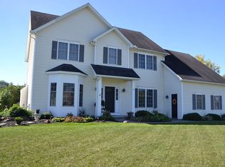 1 Cadence Ct, Penfield, NY 14526