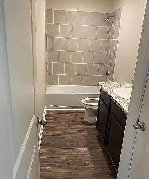 521 Locksley Cv — Photo 9