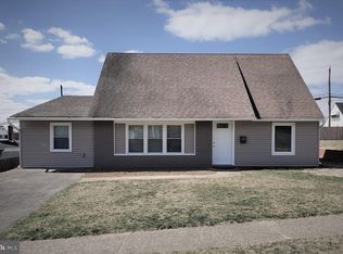 39 Towpath Rd, Levittown, PA 19056