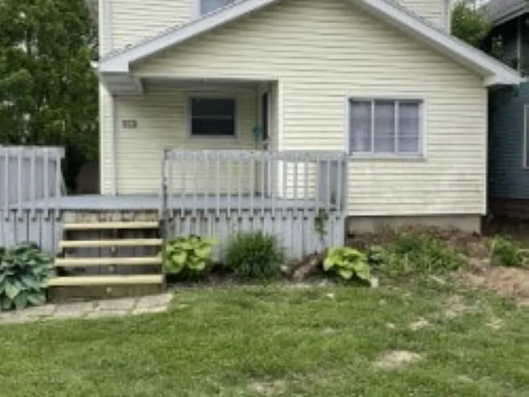 987 Hazel Ave — Photo 1