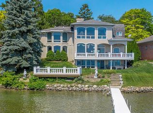 8091 Locklin Ln, Commerce Township, MI 48382