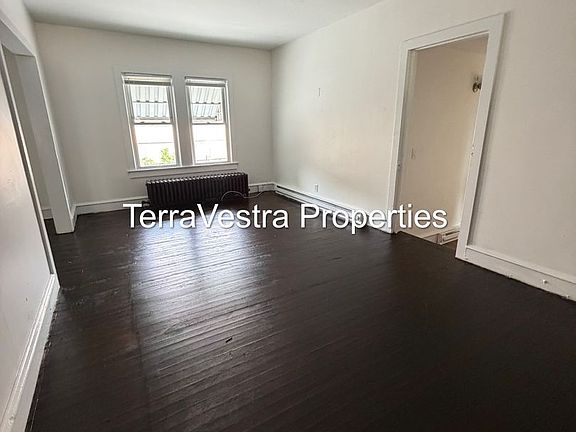 5th image of 424 W Broad St Unit 1