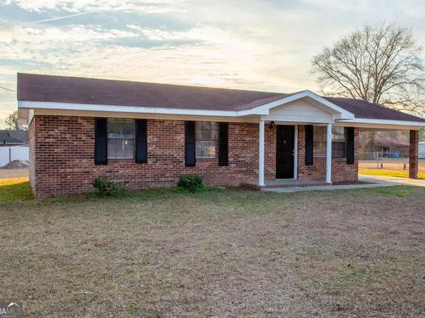 121 Trapper Trl, Blackshear, GA 31516