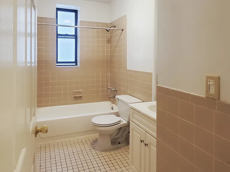 306 W 51st St #3D — Photo 7