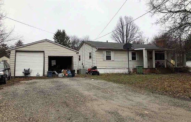 2nd image of 2067 Marhofer Ave