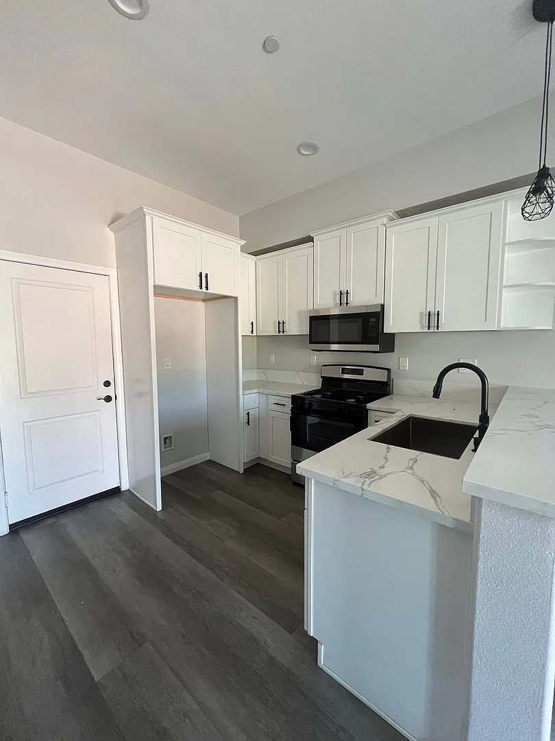 9223 Cypress Ave Fontana, CA 92335 — Photo 3