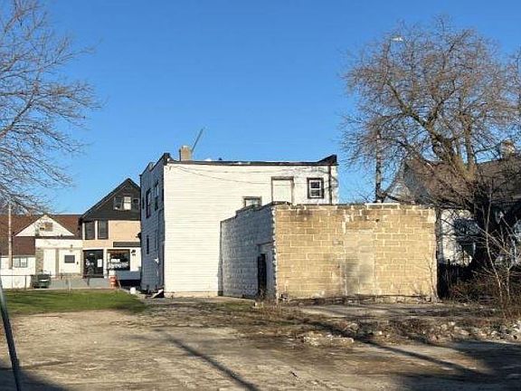 2nd image of 3570 N Teutonia Ave