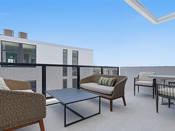 4th image of 430 KUMQUAT COURT #510