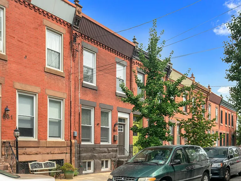 863 E Thompson St — Photo 18