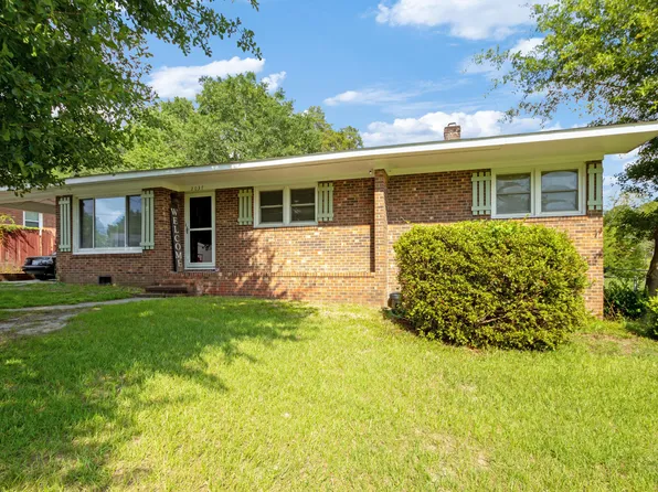 2037 Mango Cir, Fayetteville, NC 28304