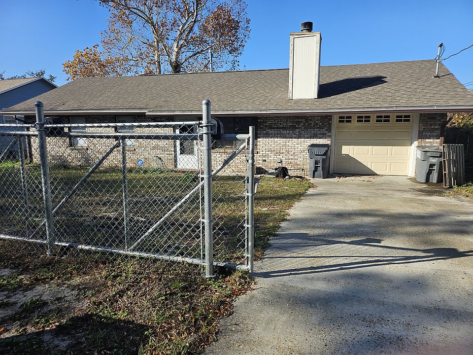 2nd image of 922 Arrow St #1 & 2