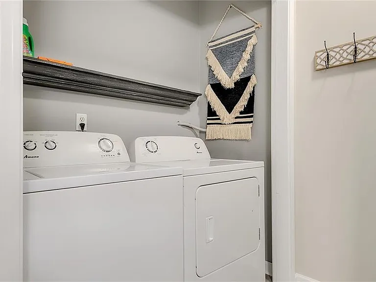 1817 Hardman Ln — Photo 16