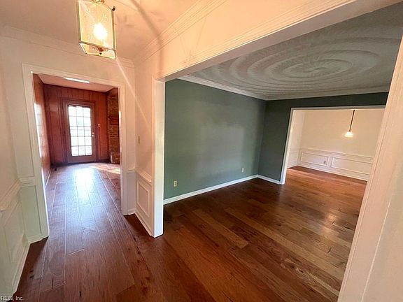 3rd image of 5941 Woodhaven Ct