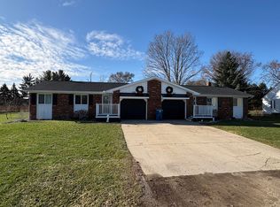 1028 Rosewood St, Jenison, MI 49428