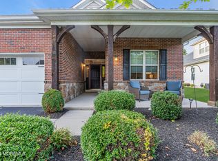 18 E Raphael Ln, Farmingdale, NJ 07727