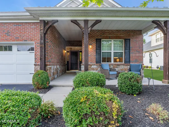 18 E Raphael Lane, Farmingdale, NJ 07727