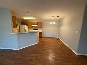 3 bed, 1176 sqft, $1,295 — Photo 4