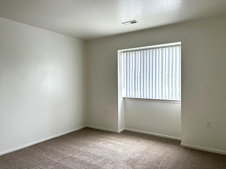 Windsor Place Apartments — Photo 104