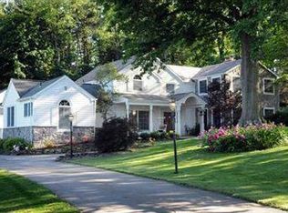 5 Cherrington Ln, Coraopolis, PA 15108